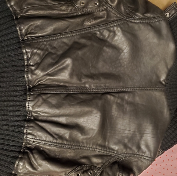 Leather jacket - Picture 3 of 5